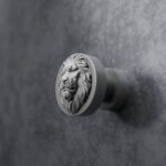Classica Round, Sleeping Lion, S, Satin Aluminum