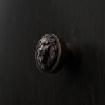 Classica Round, Sleeping Lion, S, Antique Bronze