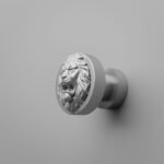 Classica Round, Roaring Lion, S, Silver Gray