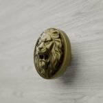 Rond Classica Lion Rugissant Laiton Satiné - Holdon Paris