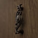 Classica Arabesque, Sleeping Lion, M, Matte Bronze
