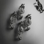 Poignées à entraxe baroque en aluminium