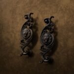 Classica Arabesque, Sleeping Lion, M, Matte Bronze, finish comparison