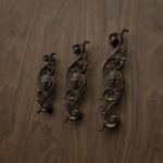 Classica Arabesque, Sleeping Lion, M, Matte Bronze, size comparison
