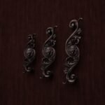 Classica Arabesque, Sleeping Lion, M, Antique Copper, size comparison