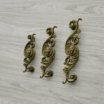 Classica Arabesque, Sleeping Lion, M, Satin Brass, size comparison