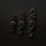 Classica Arabesque, Roaring Lion, M, Antique Bronze, size comparison