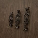 Comparaison des tailles — poignée de meuble Arabesque Classica Lion Rugissant Bronze Mat — Holdon Paris