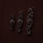 Arabesque Classica, Lion Rugissant, M, Cuivre Ancien, Größenvergleich