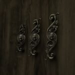 Classica Arabesque, Roaring Lion, M, Antique Brass, size comparison