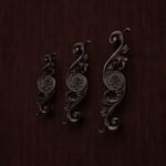 Classica Arabesque, Rosette, M, Antique Copper, size comparison