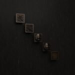 Comparaison des motifs — poignée de meuble Carré Palazzo Bronze Ancien M — Holdon Paris