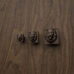 Comparaison des tailles — poignée de meuble Carré Palazzo Lion Endormi Bronze Mat — Holdon Paris