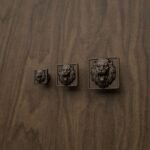 Comparaison des tailles — poignée de meuble Carré Palazzo Lion Rugissant Bronze Mat — Holdon Paris