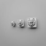 Comparaison des tailles — poignée de meuble Carré Palazzo Lion Rugissant Gris argenté — Holdon Paris