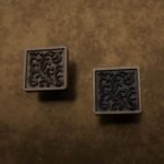 Comparaison des finitions — poignée de meuble Carré Palazzo Rinceaux Bronze M — Holdon Paris