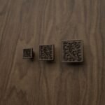 Comparaison des tailles — poignée de meuble Carré Palazzo Rinceaux Bronze Mat — Holdon Paris