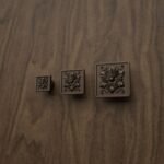 Comparaison des tailles — poignée de meuble Carré Palazzo Rosace Bronze Mat — Holdon Paris