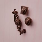Comparaison des silhouettes — poignée de meuble Lion Endormi Cuivre Satiné M — Holdon Paris