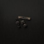 Classica Arabesque, Roaring Lion, M, Antique Bronze, silhouette comparison