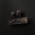 Comparaison des silhouettes — poignée de meuble Lion Rugissant Bronze Ancien S — Holdon Paris
