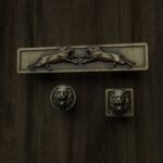 Comparaison des silhouettes — poignée de meuble Lion Rugissant Laiton Ancien S — Holdon Paris