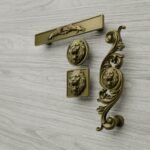 Comparaison des silhouettes — poignée de meuble Lion Rugissant Laiton Satiné L — Holdon Paris