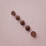 Comparaison des motifs — poignée de meuble Rond Classica Cuivre Satiné M — Holdon Paris