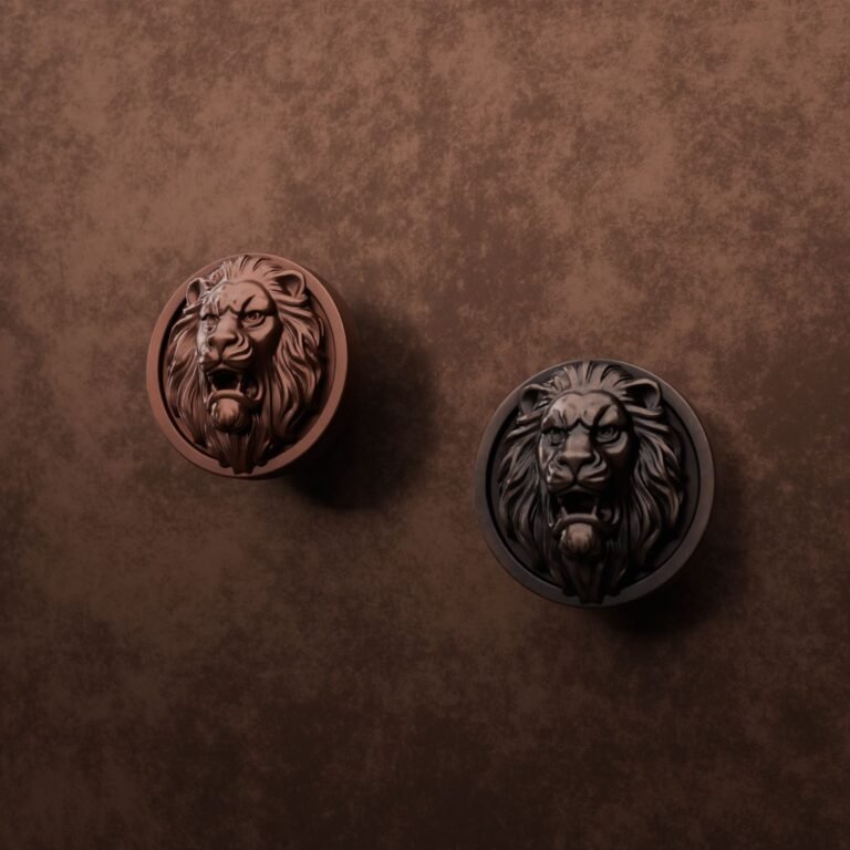 Classica Round, Roaring Lion, M, Antique Copper, finish comparison
