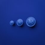 Comparaison des tailles — poignée de meuble Rond Classica Rinceaux Bleu Electrique — Holdon Paris