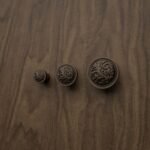 Comparaison des tailles — poignée de meuble Rond Classica Rinceaux Bronze Mat — Holdon Paris