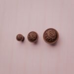 Comparaison des tailles — poignée de meuble Rond Classica Rinceaux Cuivre Satiné — Holdon Paris