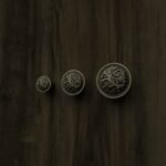 Comparaison des tailles — poignée de meuble Rond Classica Rinceaux Laiton Ancien — Holdon Paris