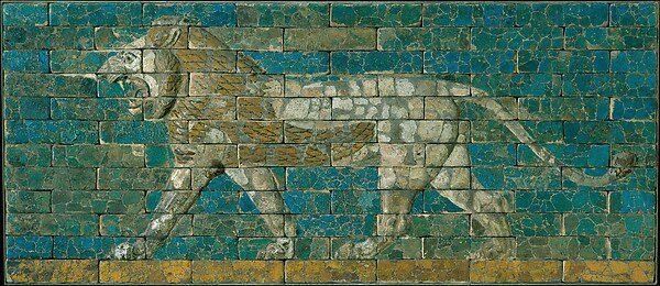 Lion marchant en brique glaçurée bleue et jaune, voie processionnelle de la Porte d'Ishtar, Babylone