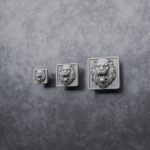 Comparaison des tailles — poignée de meuble Carré Palazzo Lion Rugissant Aluminium Satiné — Holdon Paris