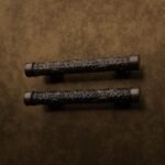 Comparaison des finitions — poignée de meuble Colonne Florentine Rinceaux Bronze S — Holdon Paris