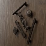 Comparaison des silhouettes — poignée de meuble Rinceaux Bronze Mat L — Holdon Paris