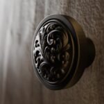 Vidéo — Rond Classica — Rinceaux — M — Bronze Mat