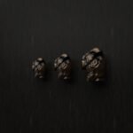 Comparaison des tailles — poignée de meuble Torse Florentin Bronze Ancien — Holdon Paris