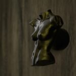 Venetian Torso, S, Antique Brass, vidéo