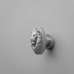 Florentine Medallion, Sleeping Lion, S, Silver Gray