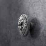 Médaillon Florentin Lion Rugissant Aluminium Satiné - Holdon Paris