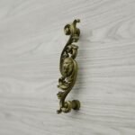Arabesco Classica, Leone Dormiente, M, Ottone Satinato, video