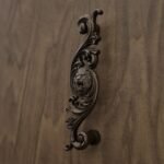 Classica Arabesque, Roaring Lion, M, Matte Bronze, video