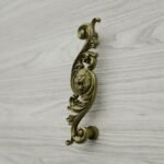Classica Arabesque, Roaring Lion, M, Satin Brass, video