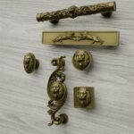Comparaison des silhouettes — poignée de meuble Lion Rugissant Laiton Satiné M — Holdon Paris
