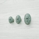 Florentine Medallion, Roaring Lion, S, Submerged Bronze, size comparison