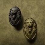 Comparaison des finitions — poignée de meuble Médaillon Florentin Lion Rugissant Laiton L — Holdon Paris