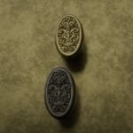 Comparaison des finitions — poignée de meuble Médaillon Florentin Rinceaux Laiton M — Holdon Paris