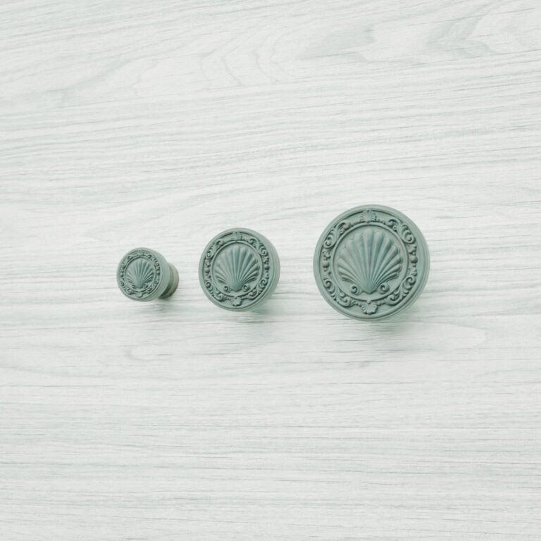 Comparaison des tailles — poignée de meuble Rond Classica Coquillage Bronze Immergé — Holdon Paris
